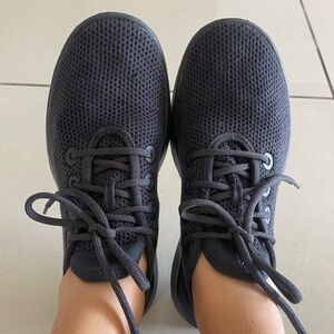 ALLBIRDS Women's Tree Runners - size US 9